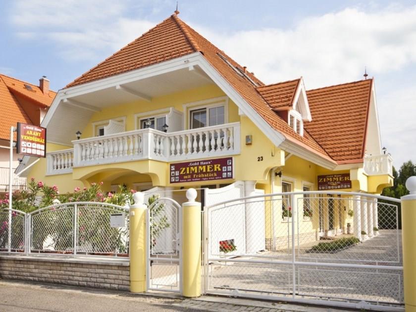 バラトンフレド ゴールド ハウス ペンション Bed & Breakfast エクステリア 写真