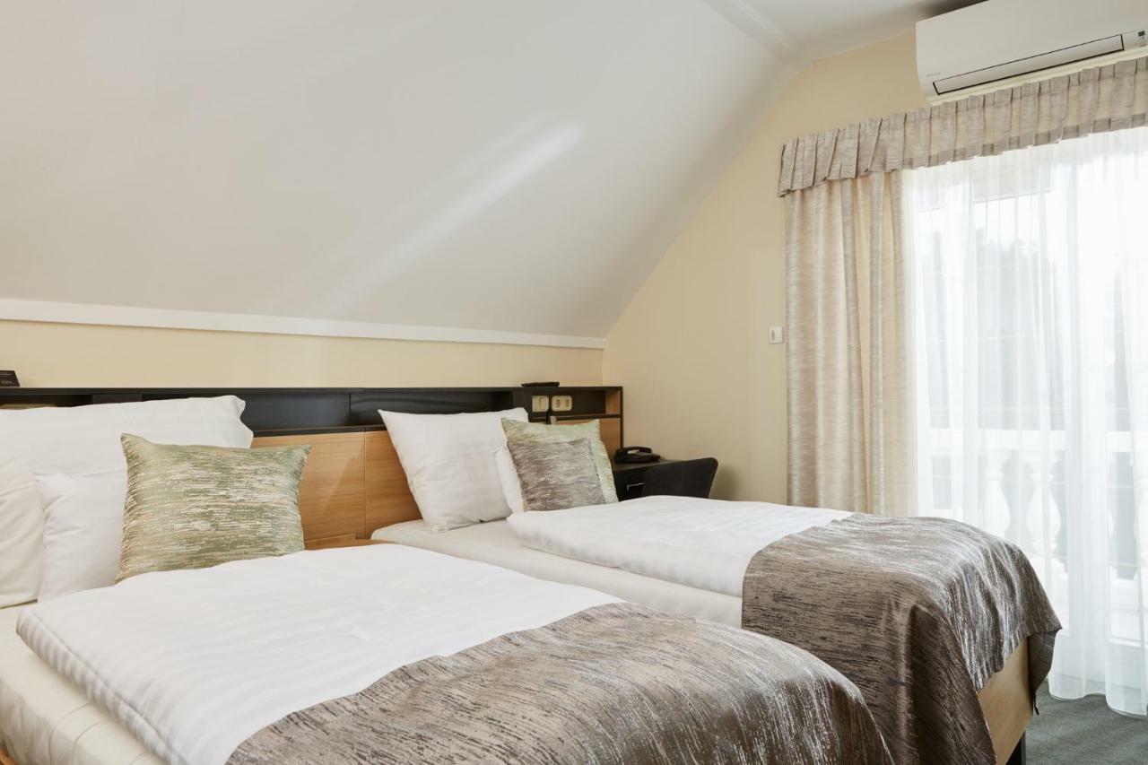 バラトンフレド ゴールド ハウス ペンション Bed & Breakfast エクステリア 写真